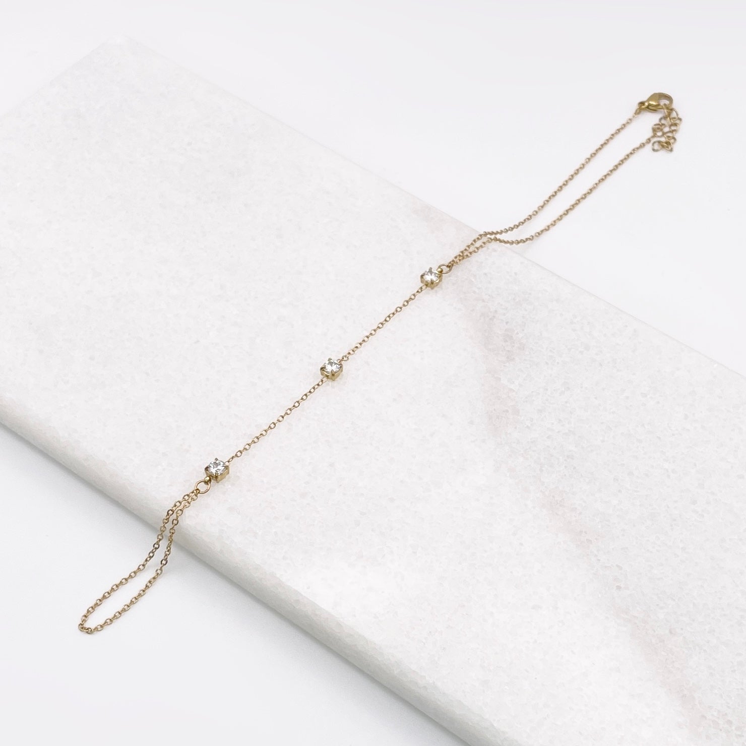 LILA HAND JEWEL