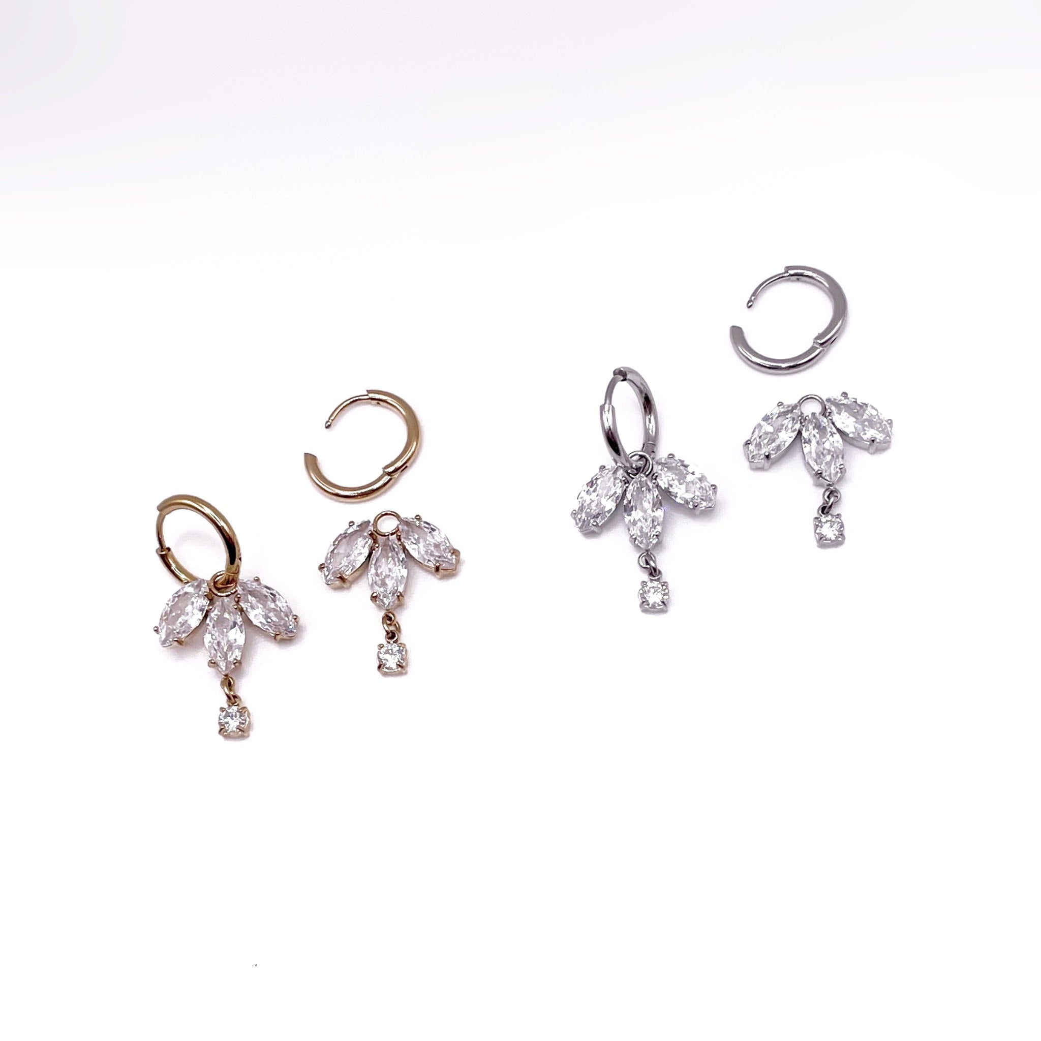 BOUCLES D'OREILLES CAMELIA (2 en 1: Possible d'enlever les lys et de garder que les anneaux!)