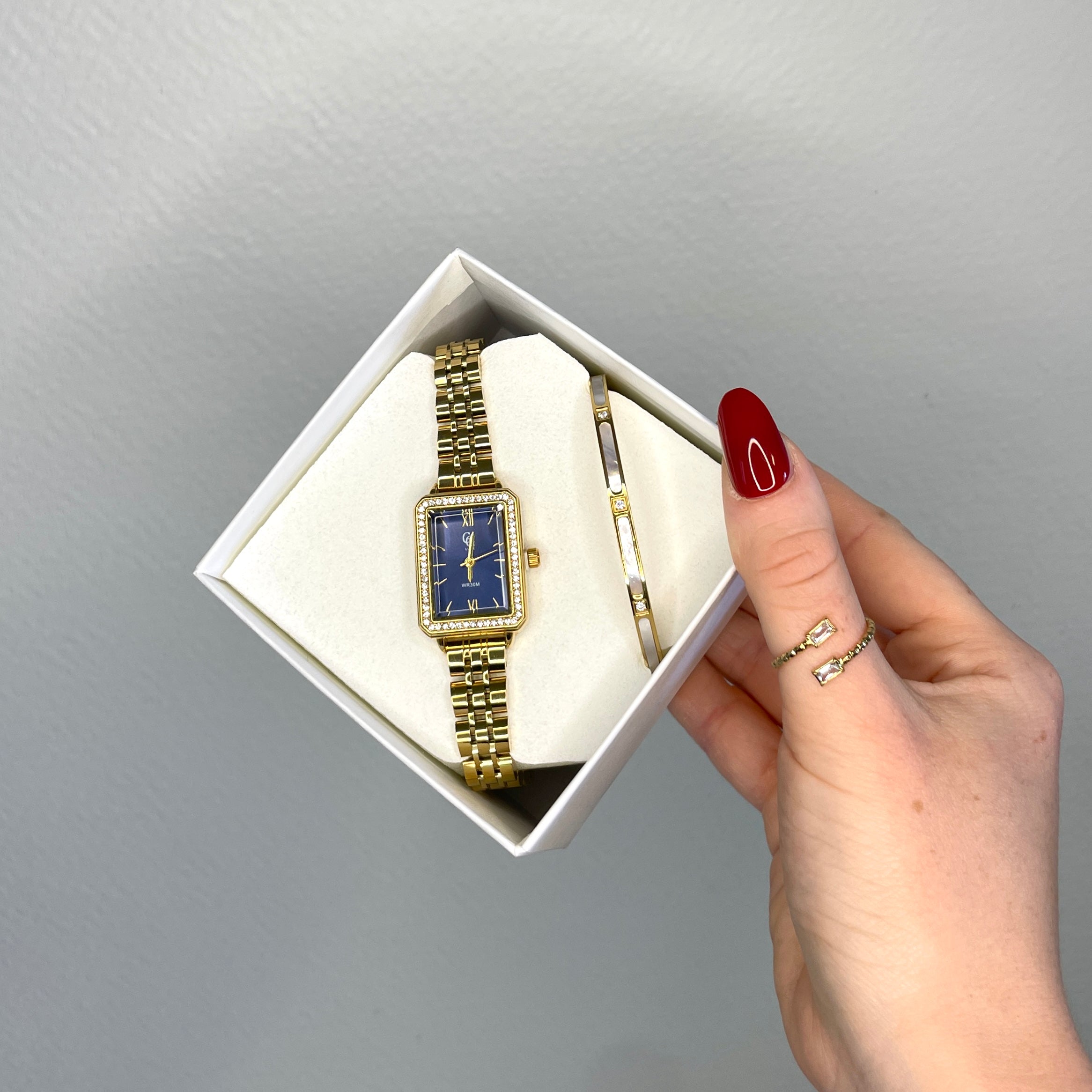 PLUM WATCH BOX + MOTHER-OF-PEARL RING