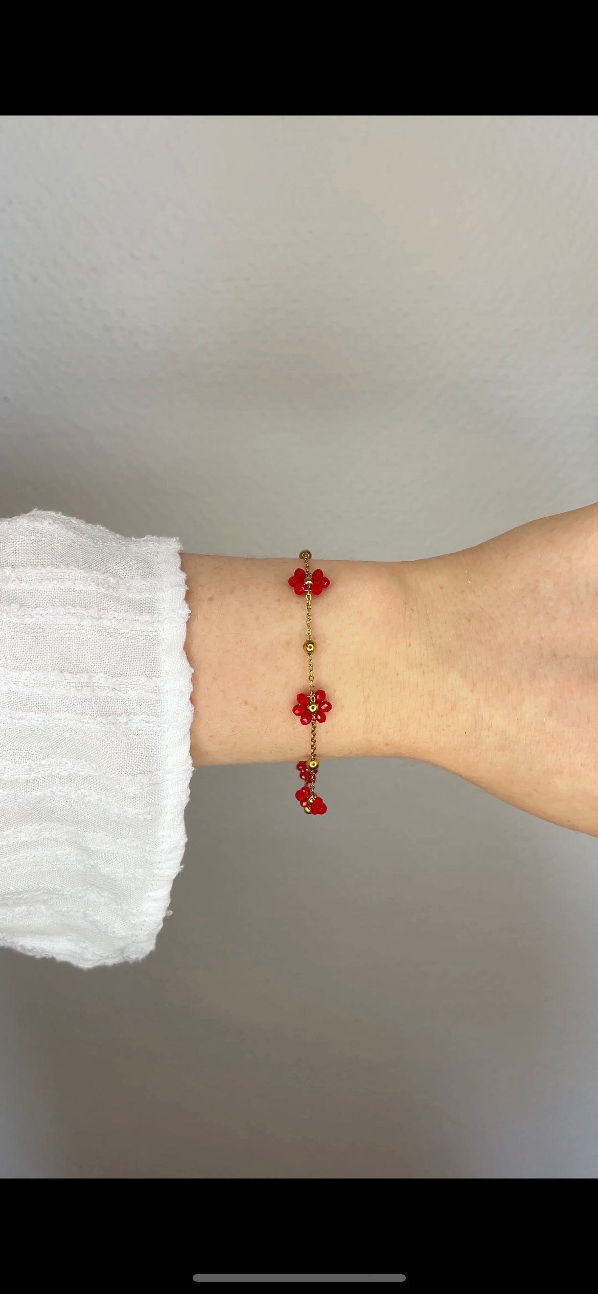 ROTES FLORA-ARMBAND