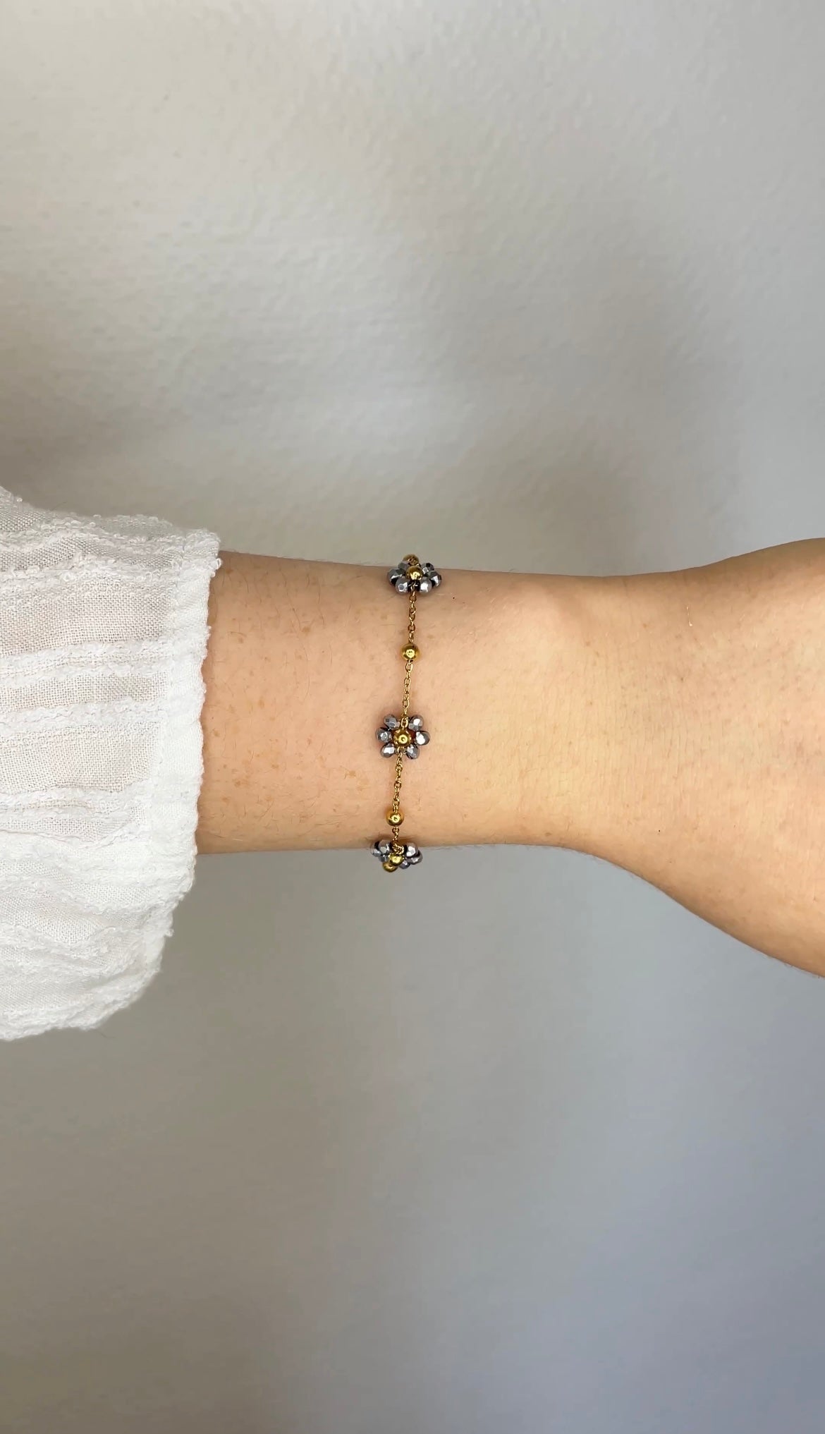 GREY FLORA BRACELET