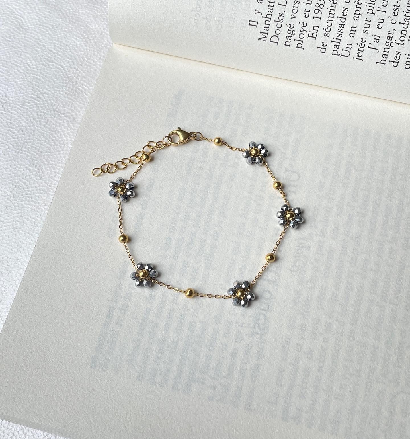 GREY FLORA BRACELET